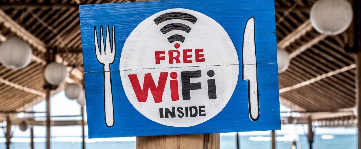 cartel free wifi de un restaurante