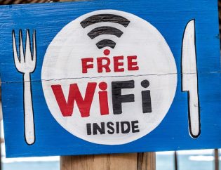 cartel free wifi de un restaurante