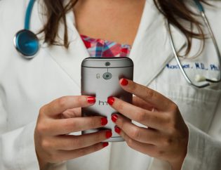 persona con móvil. Tecnología