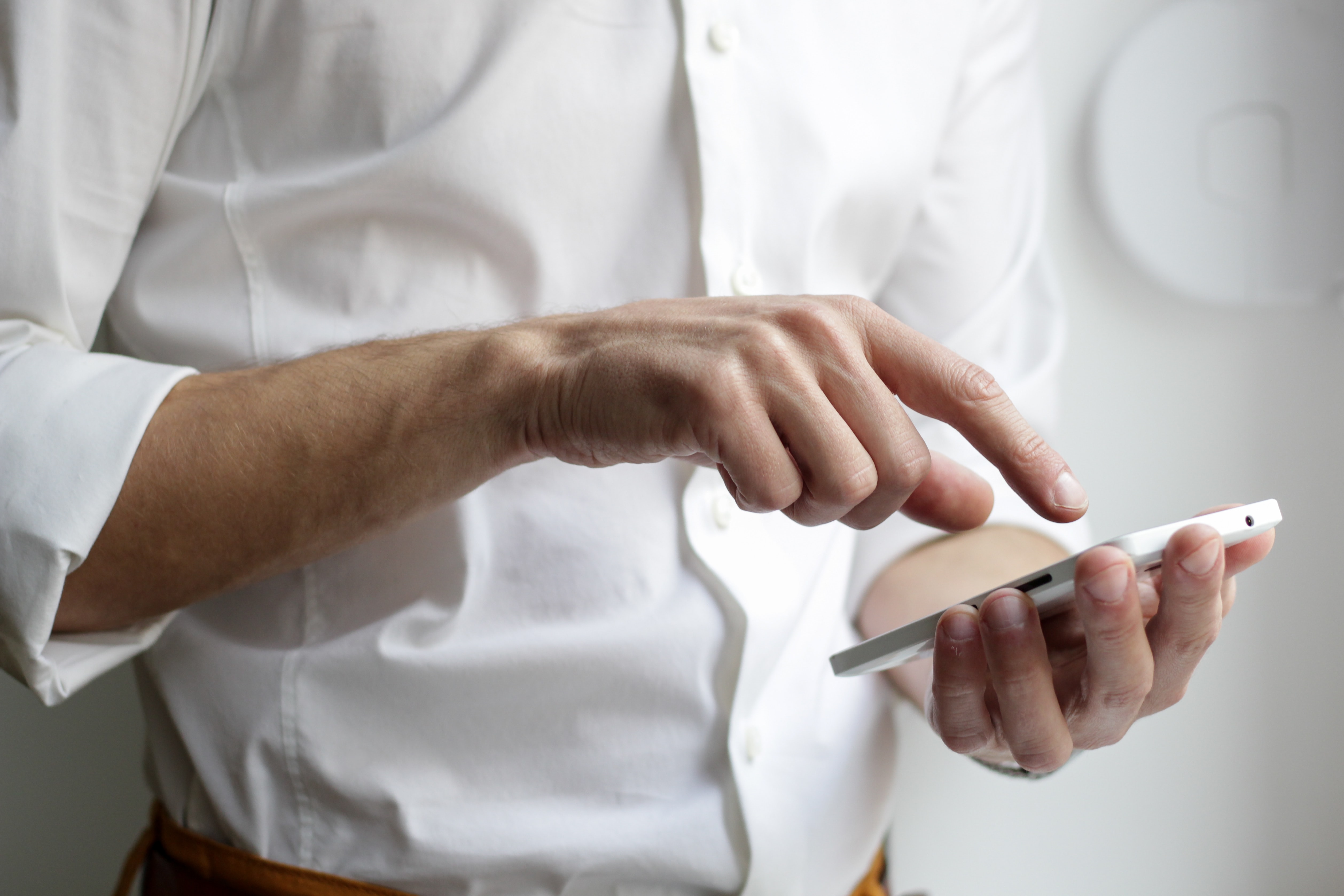 persona-smartphone-identidad-digital persona-smartphone-identidad-digital
