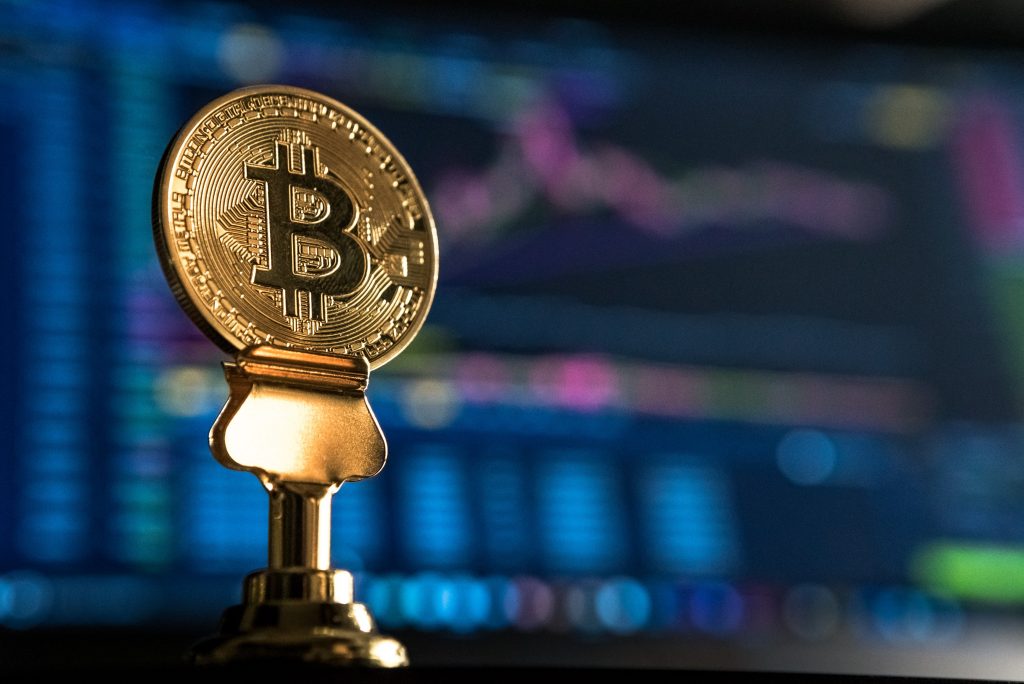 bitcoin, criptomoneda que emplea tecnología blockchain
