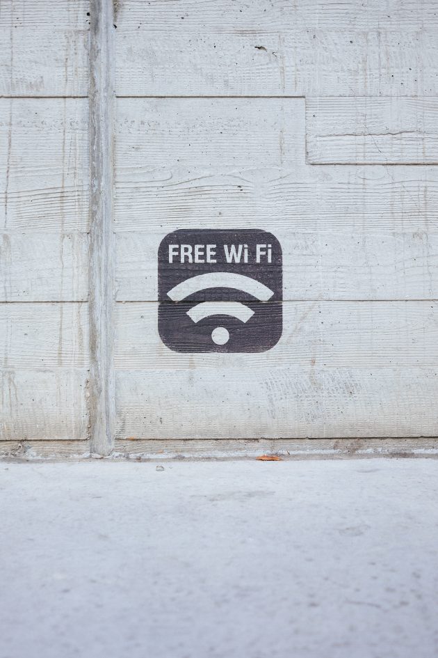 Cartel de punto de acceso wifi gratis